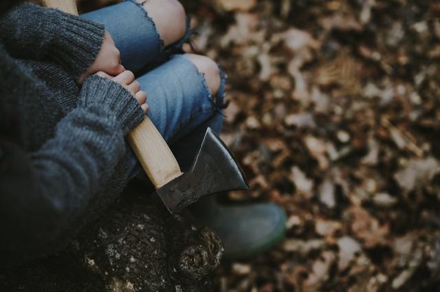 Annie Spratt / Unsplash An axe throwing